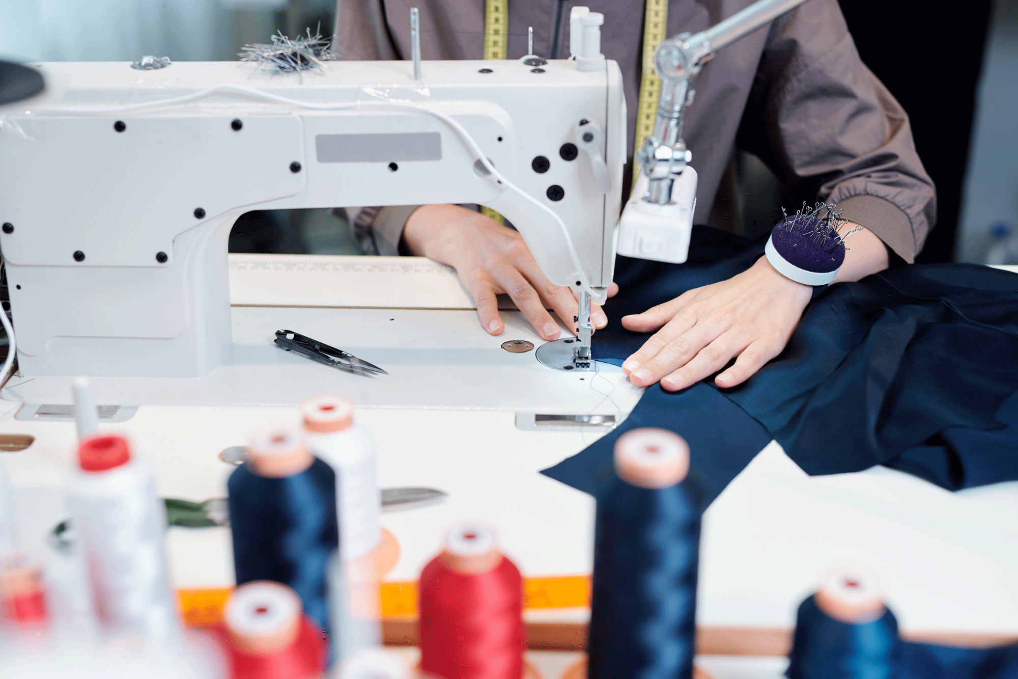 alsheikh-trading-textile-company-in-pakistan-slider-working-on-machine